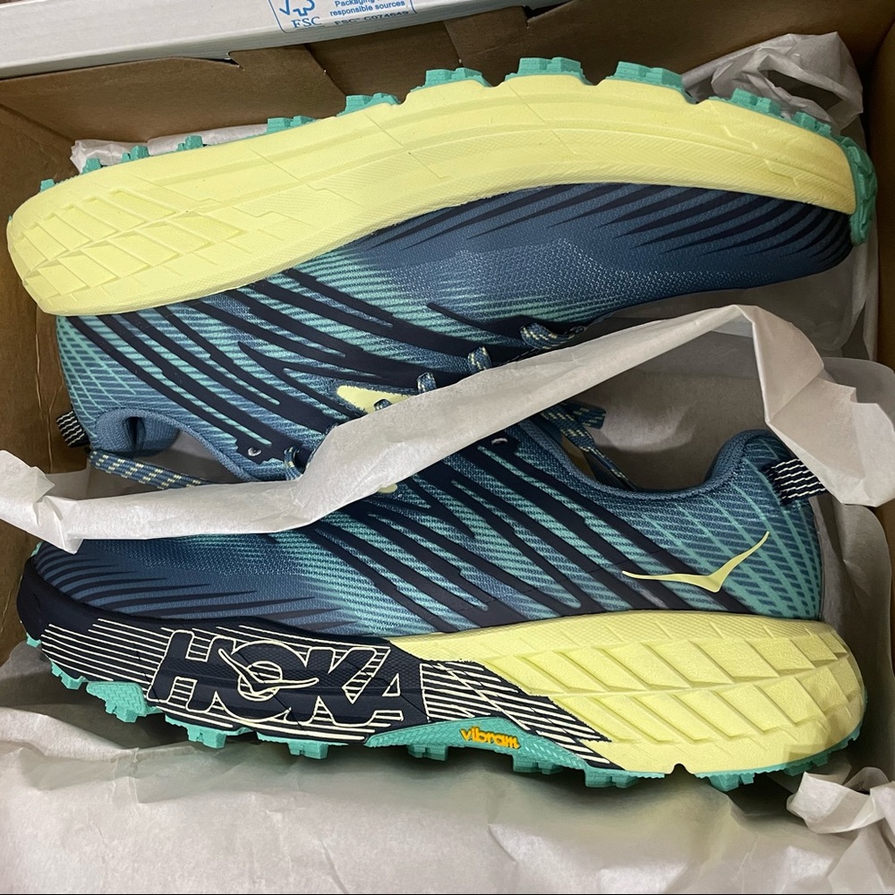 NEW UNUSED Hoka Speedgoat 4 women's size 9.5 trailrunners